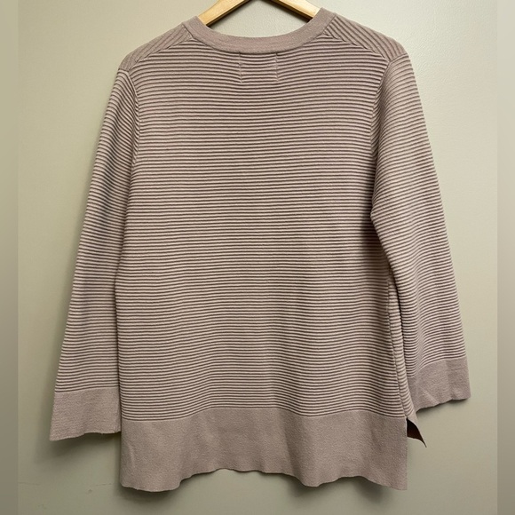 Uchuu Montreal Ribbed V Neck Sweater - Picture 5 of 6